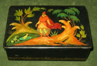 Vintage Russian Fedoskino Hand Painted Papier Mache Lacquer Box Signed