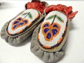VINTAGE CANADA CREE INDIAN BEADED MOCCASINS - c.  1930 - FLORAL ON THICK HIDE 2