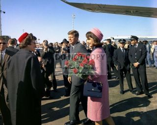 President John F.  Kennedy & Jackie Arrive In Dallas 112263 - 8x10 Photo (aa - 361)