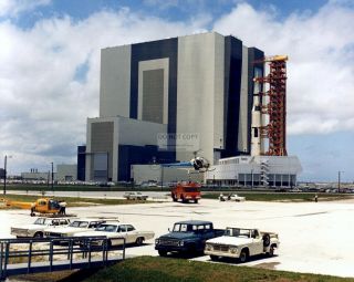 Apollo 11 Saturn V Rolls Out Of Vehicle Assembly Building - 8x10 Photo (ep - 361)