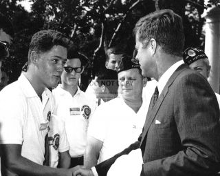 President John F.  Kennedy Greets Bill Clinton Age 16 In 1963 8x10 Photo (aa - 852)