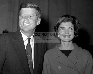 John F.  Kennedy With Wife Jacqueline In 1960 - 8x10 Photo (rt261)