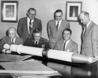Dr.  Wernher Von Braun & Others With Jupiter - C Rocket Model - 8x10 Photo (da - 306)