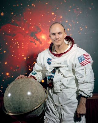 Astronaut Ken Mattingly - 8x10 Nasa Photo (zz - 902)