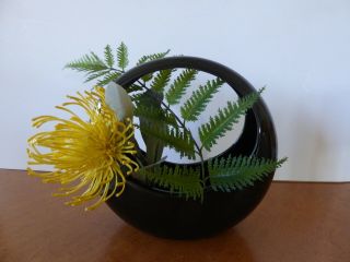 Japanese Ikebana Vase 7.  5 