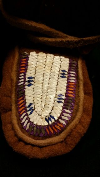 DENE TRIBE CHILD ' S MOCCASINS WITH QUILLWORK 2