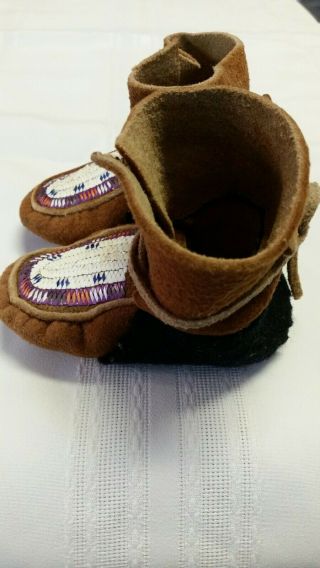 DENE TRIBE CHILD ' S MOCCASINS WITH QUILLWORK 3