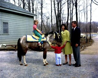 President John F.  Kennedy & Jackie With Family At Camp David 8x10 Photo (cc - 057)
