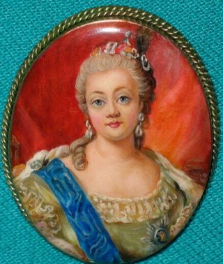 Empress Elizabeth Petrovna Russian Hand Painted Fedoskino Mop Brooch -