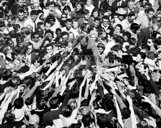 Robert Kennedy Campaigning At Monterey Peninsula Airport - 8x10 Photo (aa - 428)