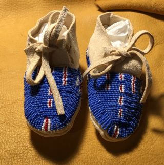 One Totally Neat Native American Lakota Sioux Beaded Baby Moccasins