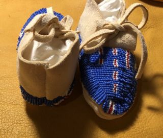 One Totally Neat Native American Lakota Sioux Beaded Baby Moccasins 3