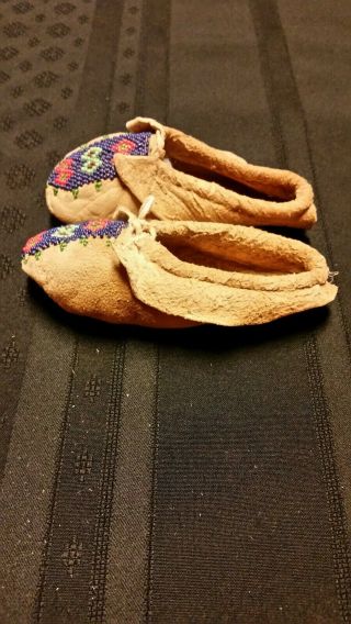 SAC & FOX TRIBE BEADED CHILD ' S MOCCASINS - SOUTHERN PLAINS REGION 3