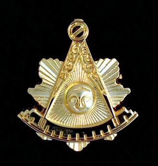 Masonic Past Master Lapel Pin With 3 - D Relief (pm - 2)