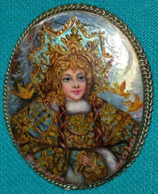 Wonderful " Snow Maiden " Russian Hand Painted Fedoskino Miniature Mop Brooch