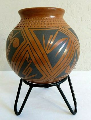 Mata Ortiz Casa Grande Mexican Pottery Hand Made Pot Signed Tomasa Mora,  Stand