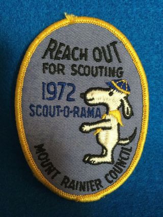 (nct) Boy Scout - 1972 Reach Out For Scouting Snoopy - Mt.  Rainier Council Patch