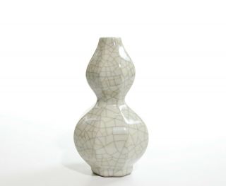 A Chinese Porcelain Gourd Vase 2