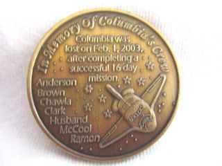 SPACE SHUTTLE MEDAL:STS - 107 COLUMBIA /IN MEMORY OF COLUMBIA ' S CREW.  J.  8/63 2