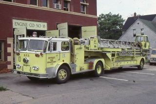 Detroit Mi Ladder 10 1977 Seagrave 100 