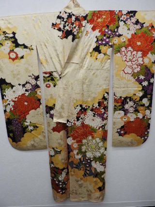 Cream Silk Japanese Furisode W/botan,  Flower Cart,  Gold Emb E207