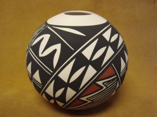 Native American Acoma Indian Pottery Hand Painted Seed Pot By N.  Victorino