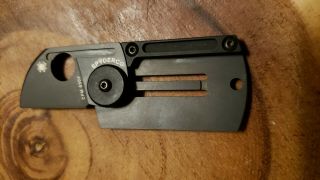 Spyderco C188altibbkp Dog Tag Folding Pocket Knife Cpm S30v Plain Edge Pre - Owned