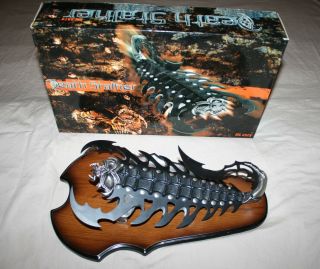 Death Stalker - Mc - 2079 - Fantasy Scorpion Arm Guard With Wood Wall Plaque