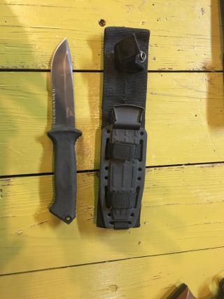 Gerber Survival Knife Portland Oregon Fixed Blade Knife W/ Sheath - Black