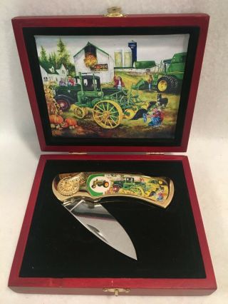 John Deere Collector Knife In Custom Wood Box - Artwork And Blade